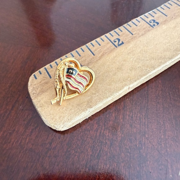 Vintage Jewelry - Vintage Avon USA Heart Pin